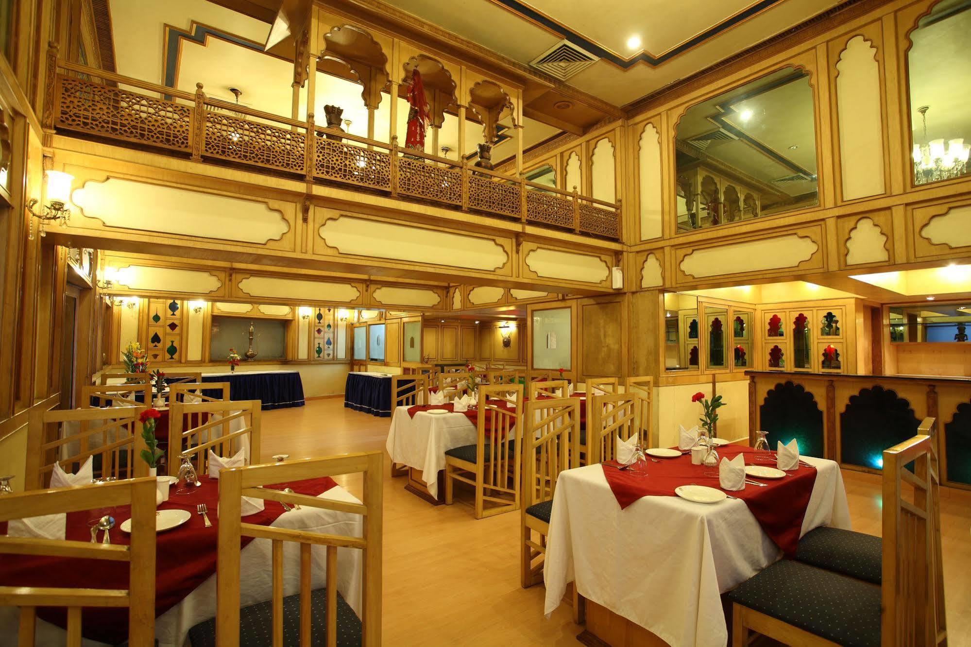 Hotel Om Tower Dzsaipur Kültér fotó